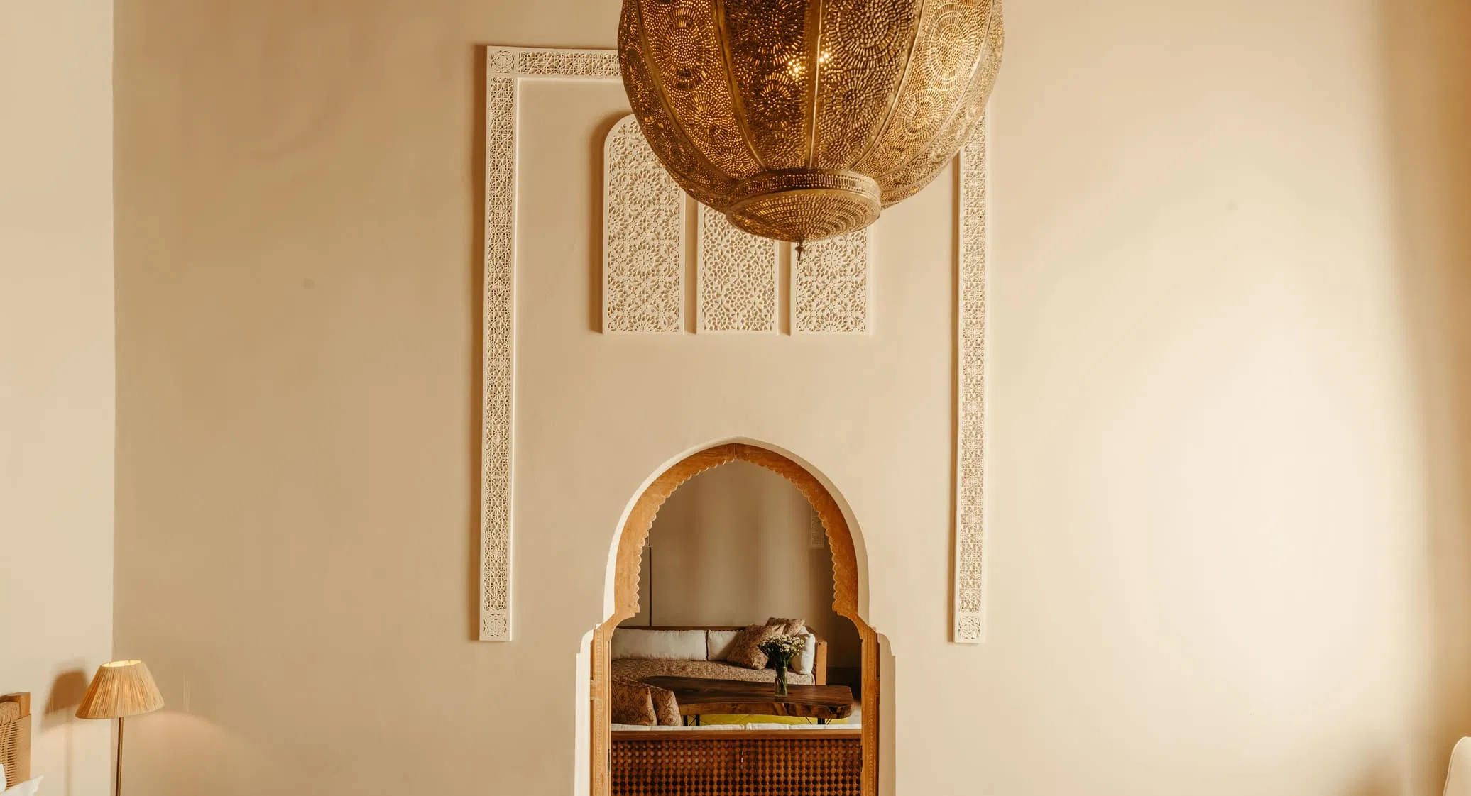 Intro image full screen