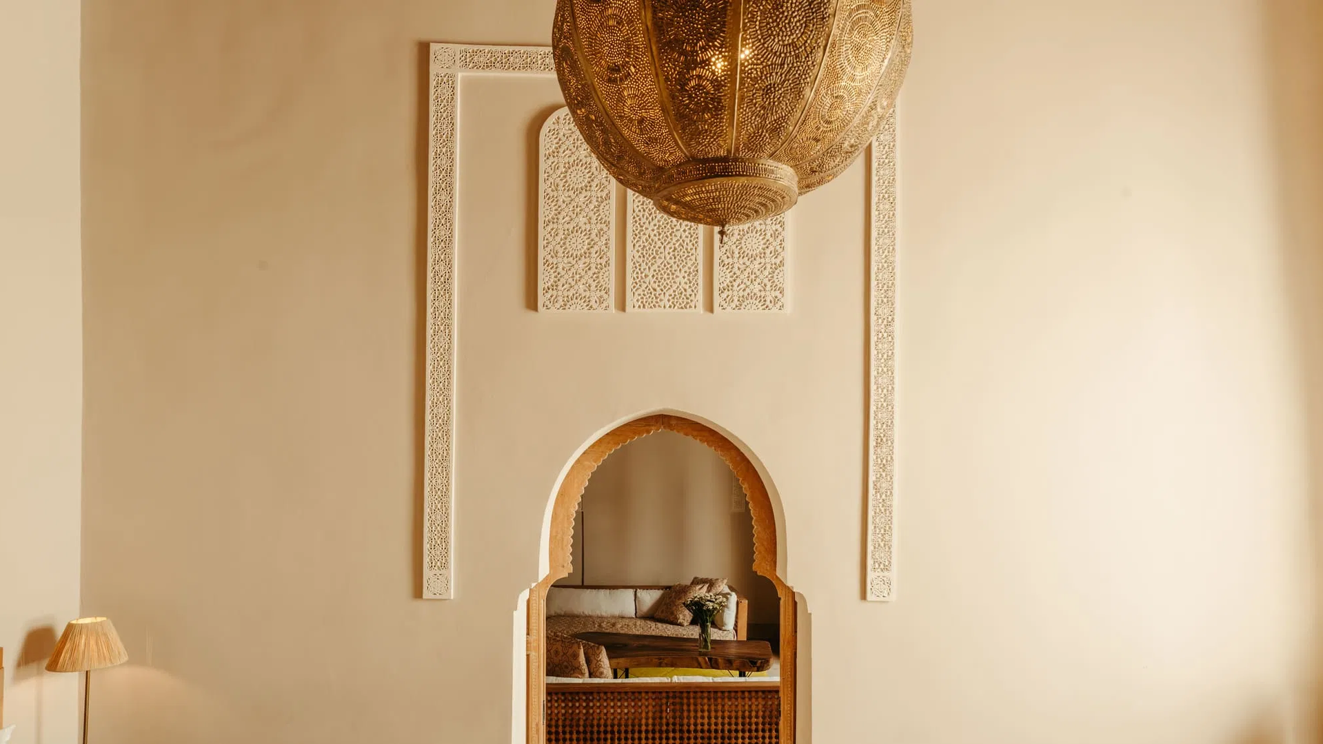 Intro image full screen