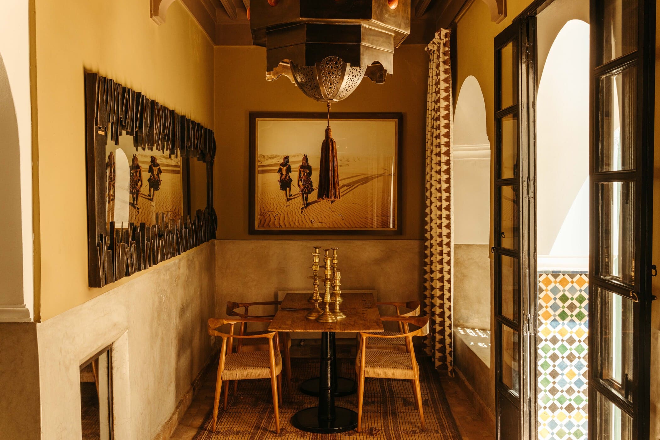 Intro image full screen