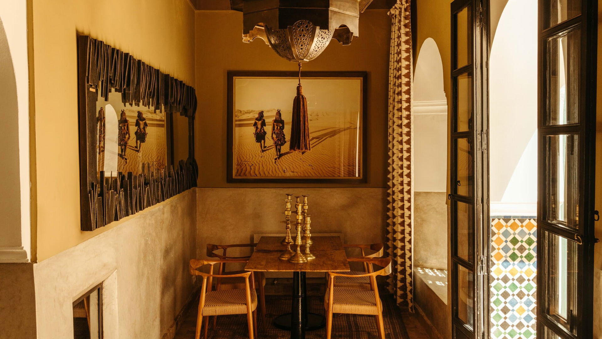 Intro image full screen