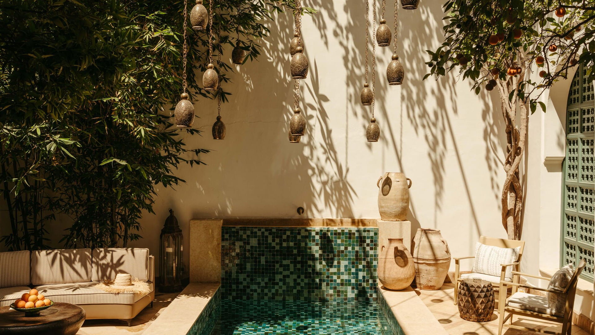 Intro image full screen