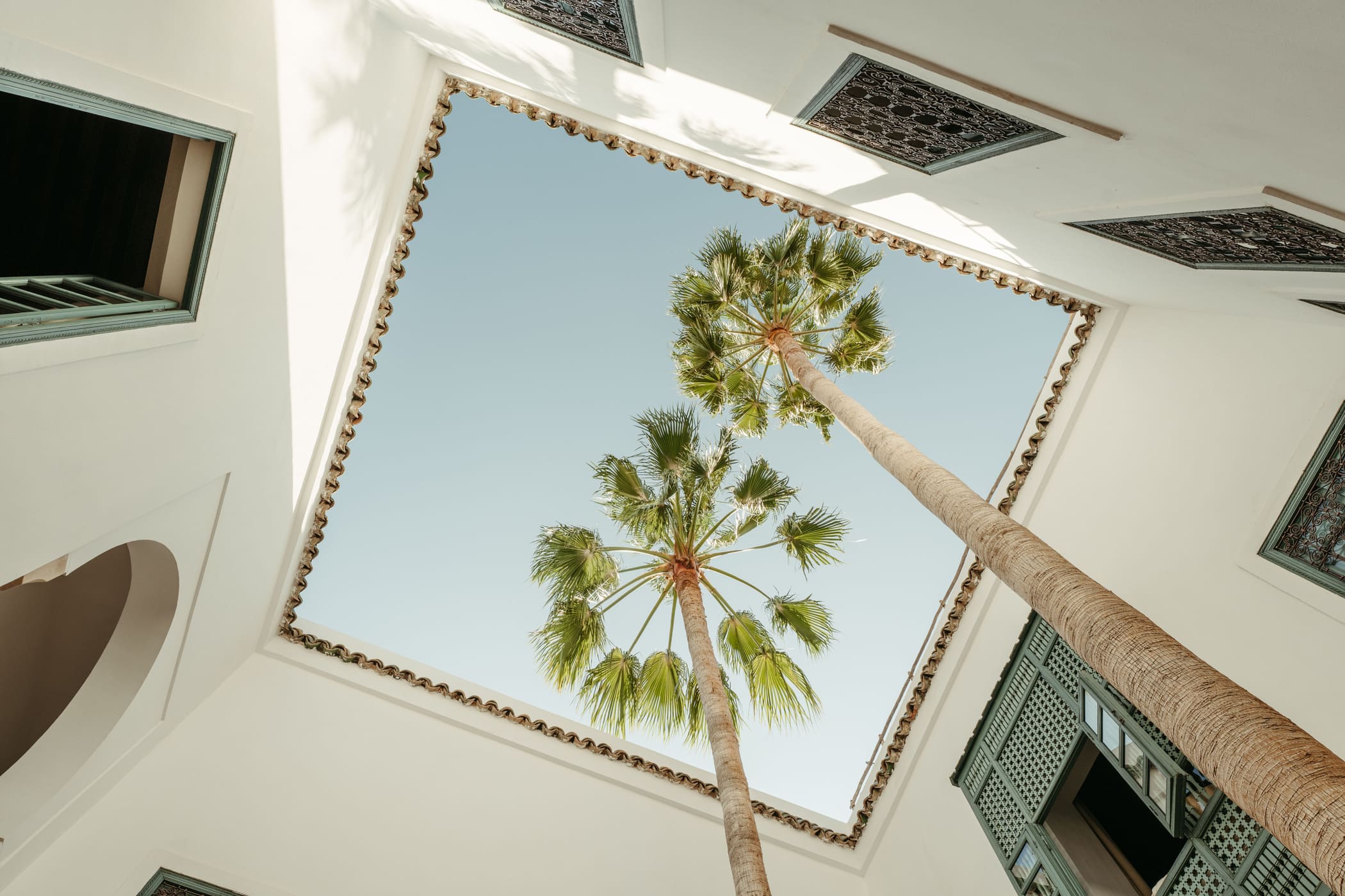 Intro image full screen