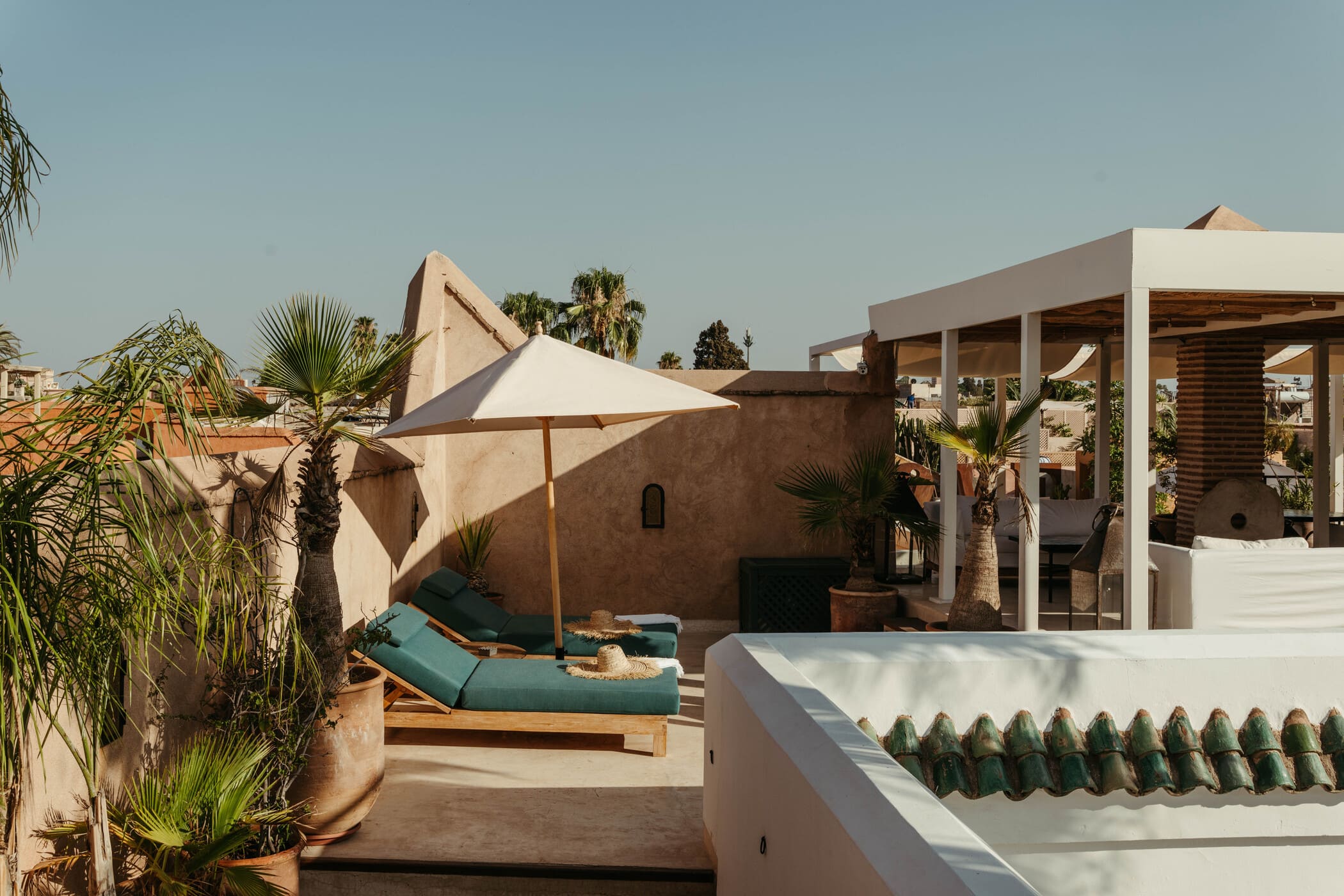 Intro image full screen