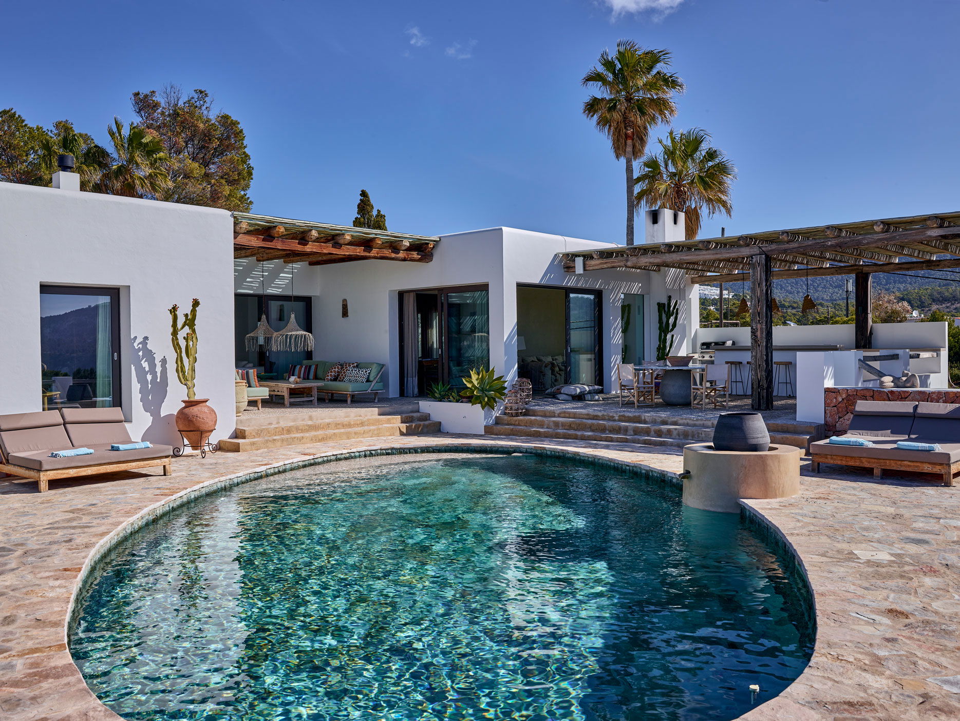 Intro image full screen