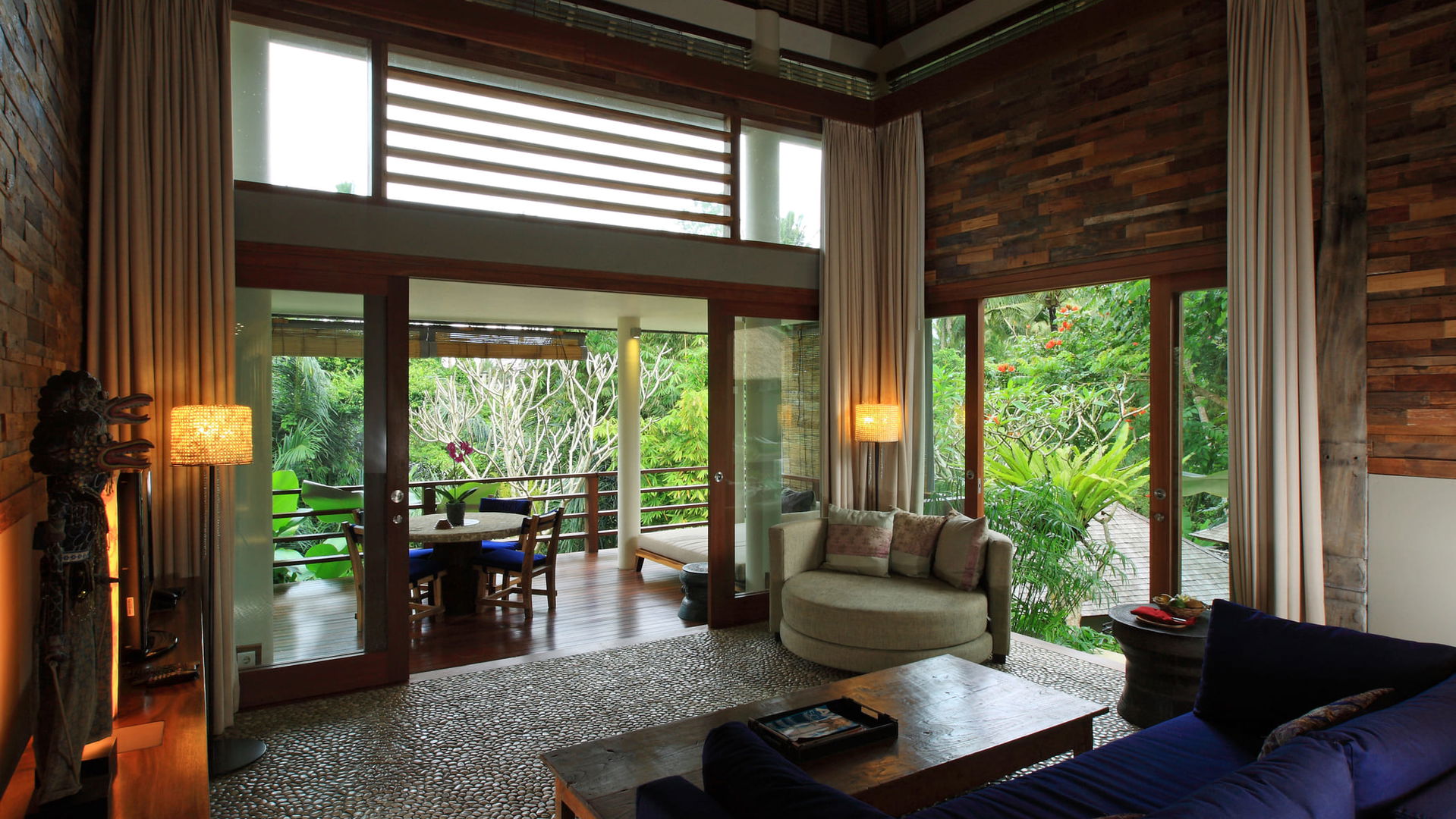 Intro image full screen