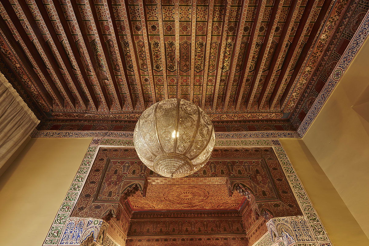 Intro image full screen