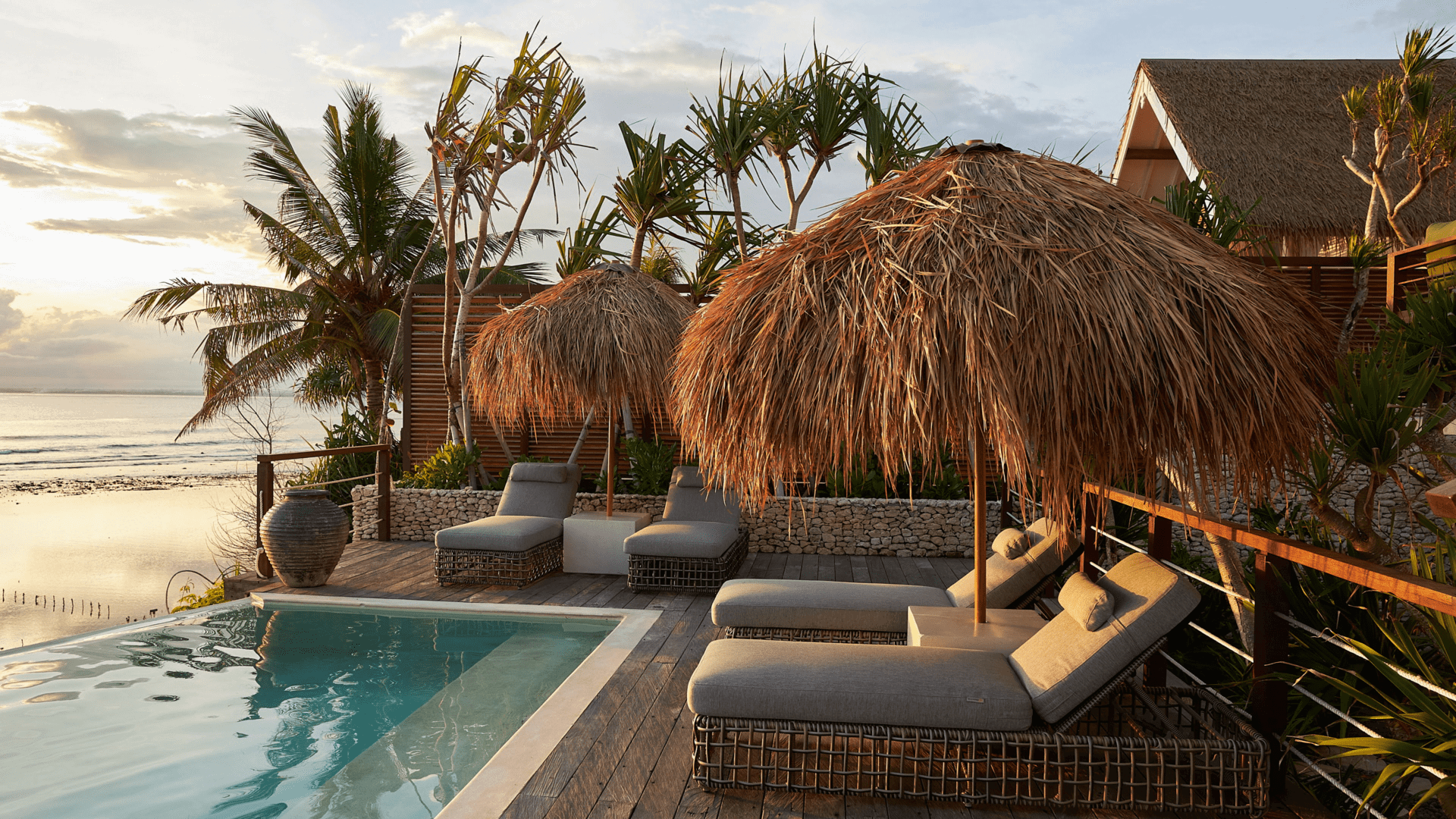 Intro image full screen