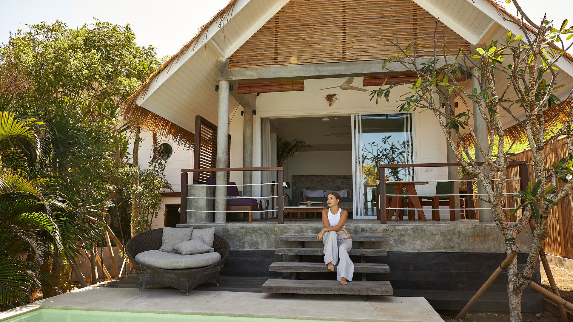 Intro image full screen