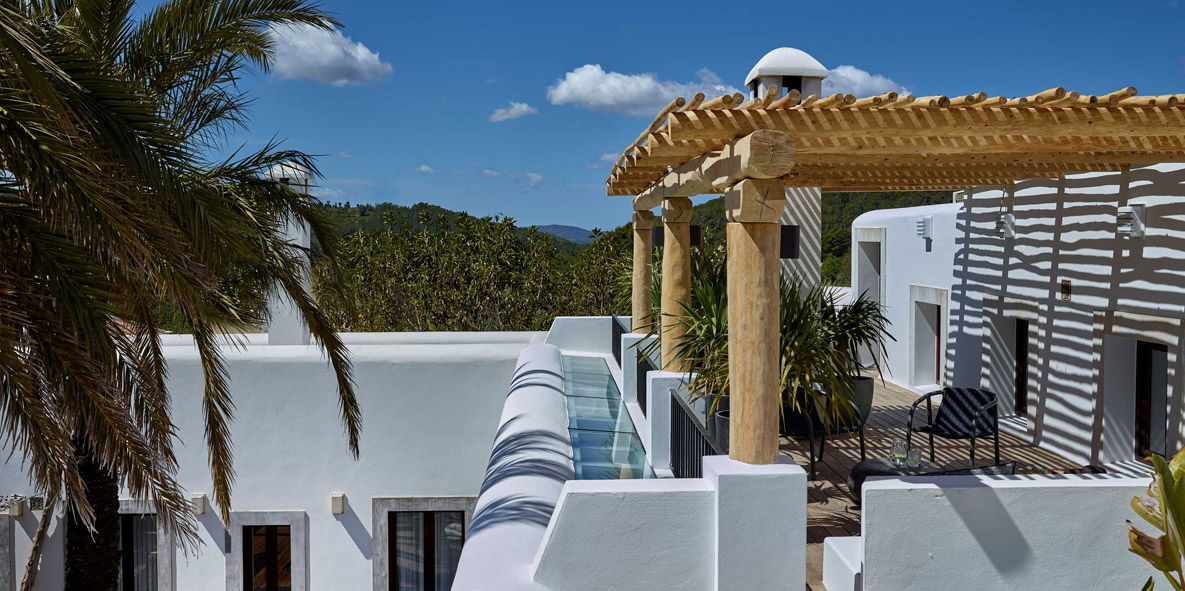 Intro image full screen