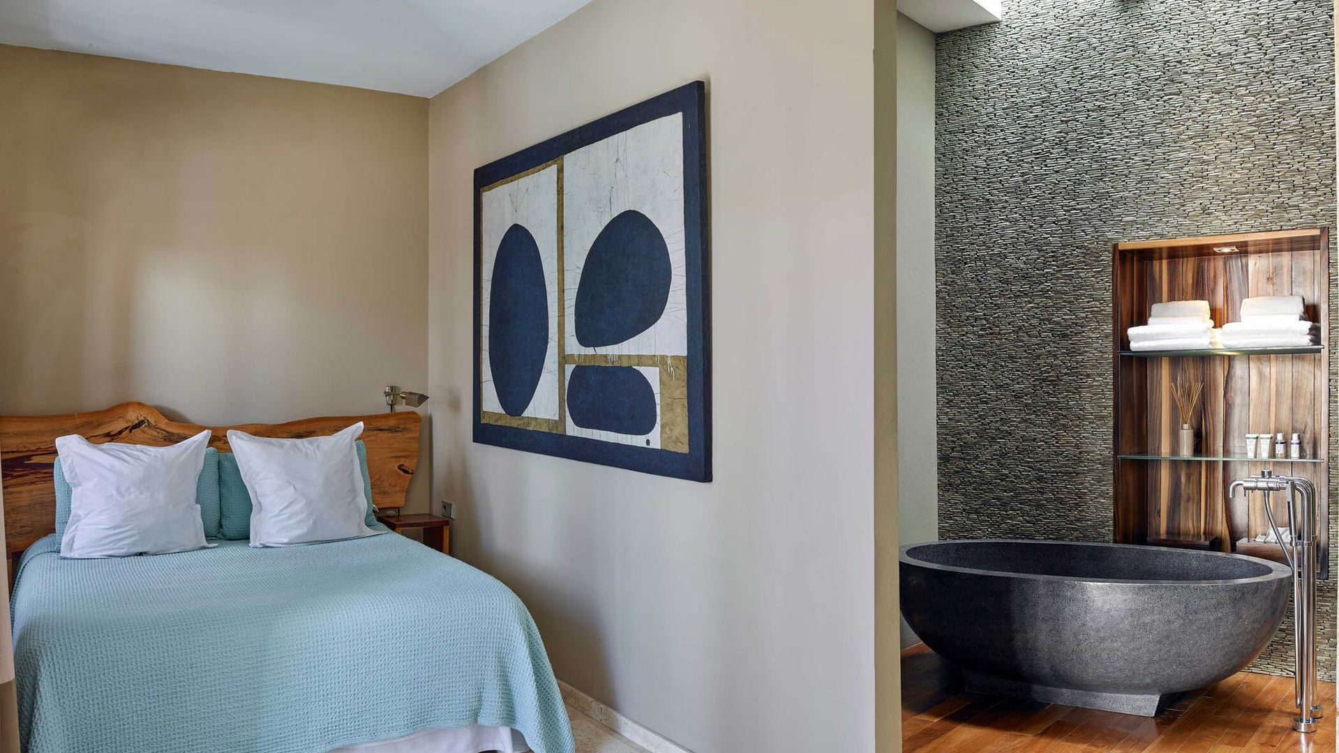 Intro image full screen