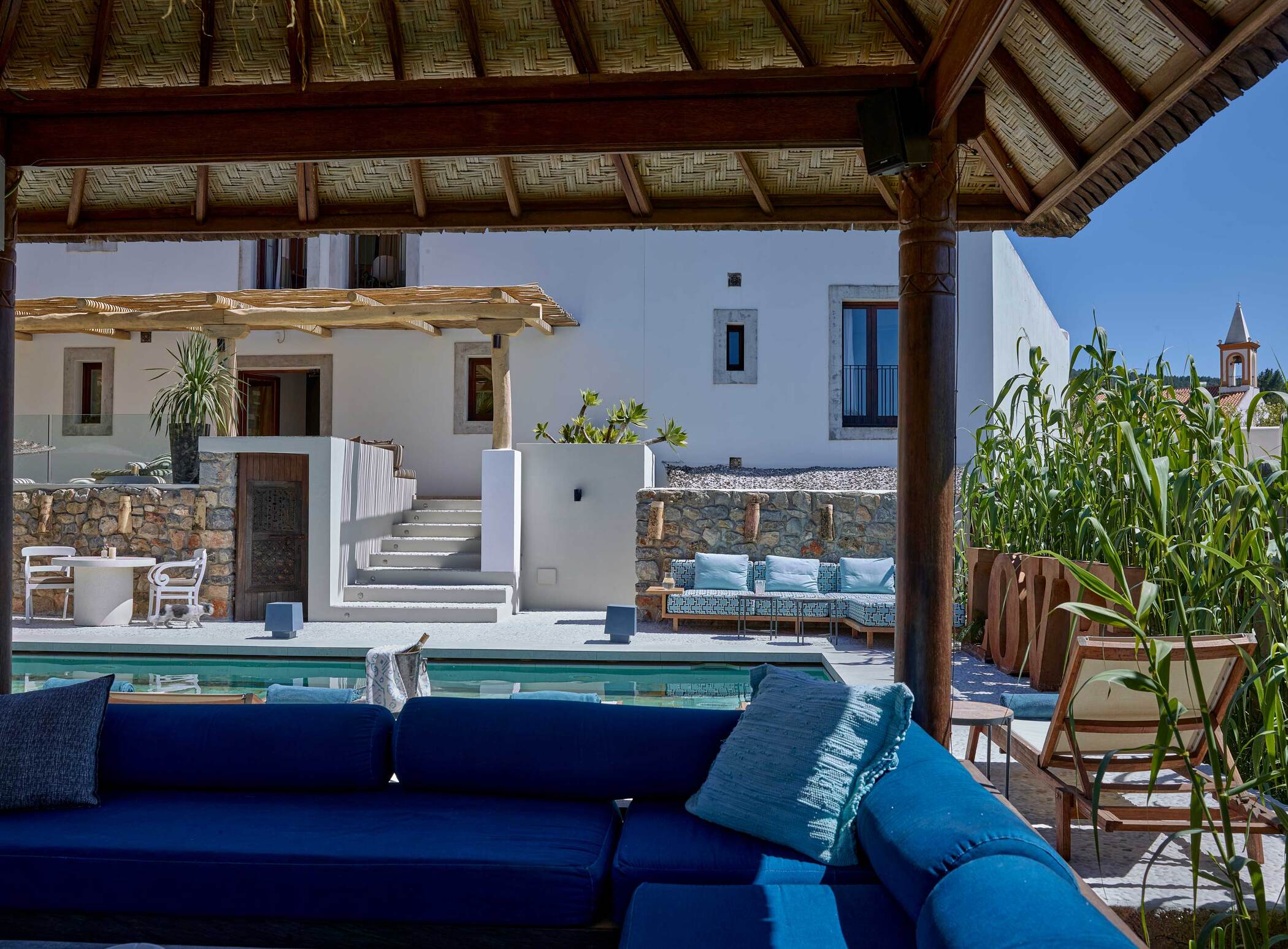 Intro image full screen