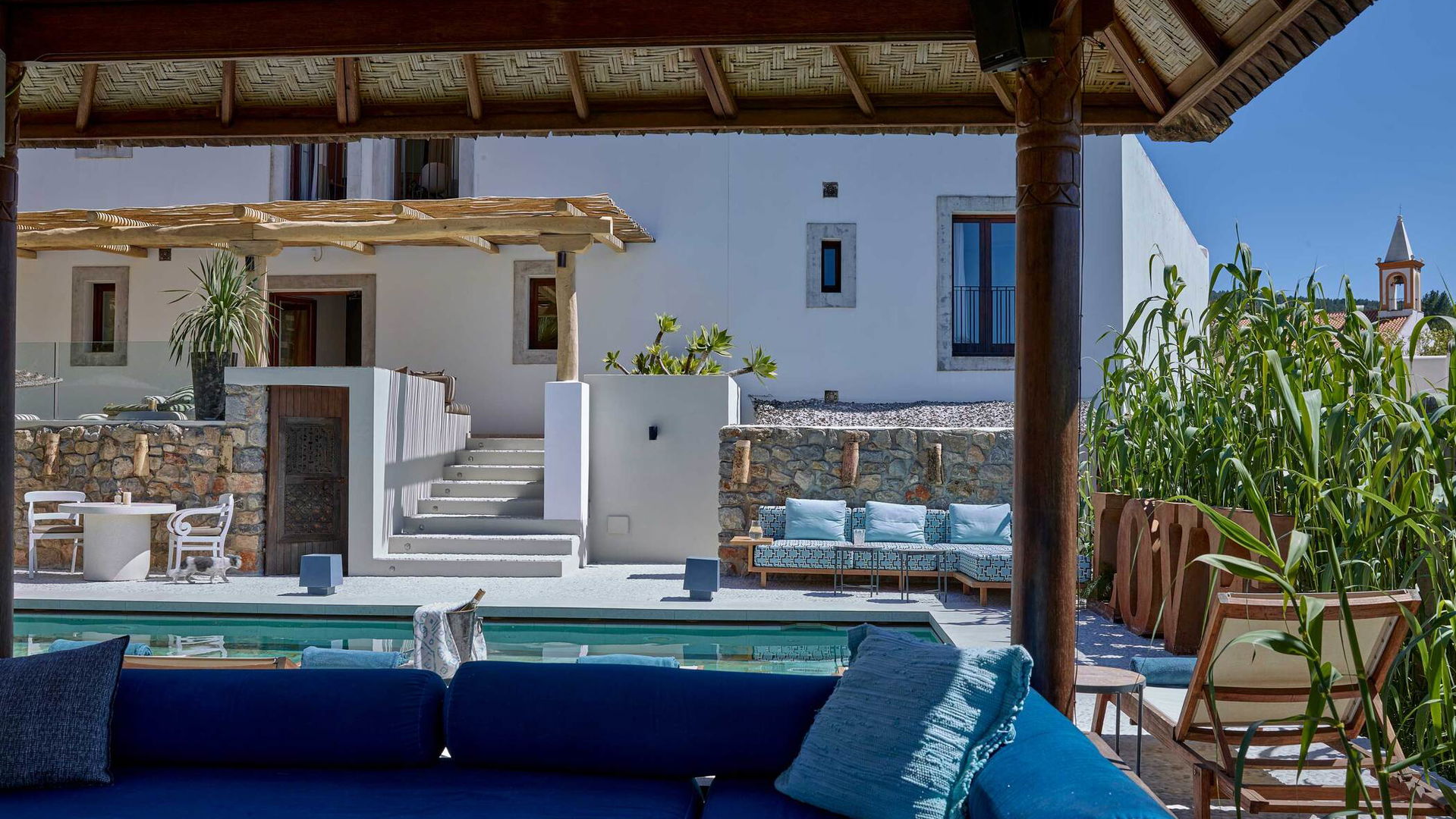 Intro image full screen