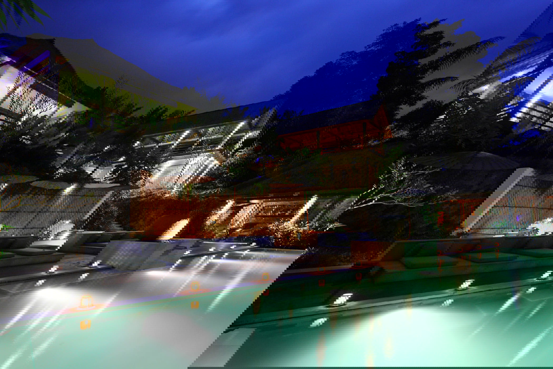 Intro image full screen