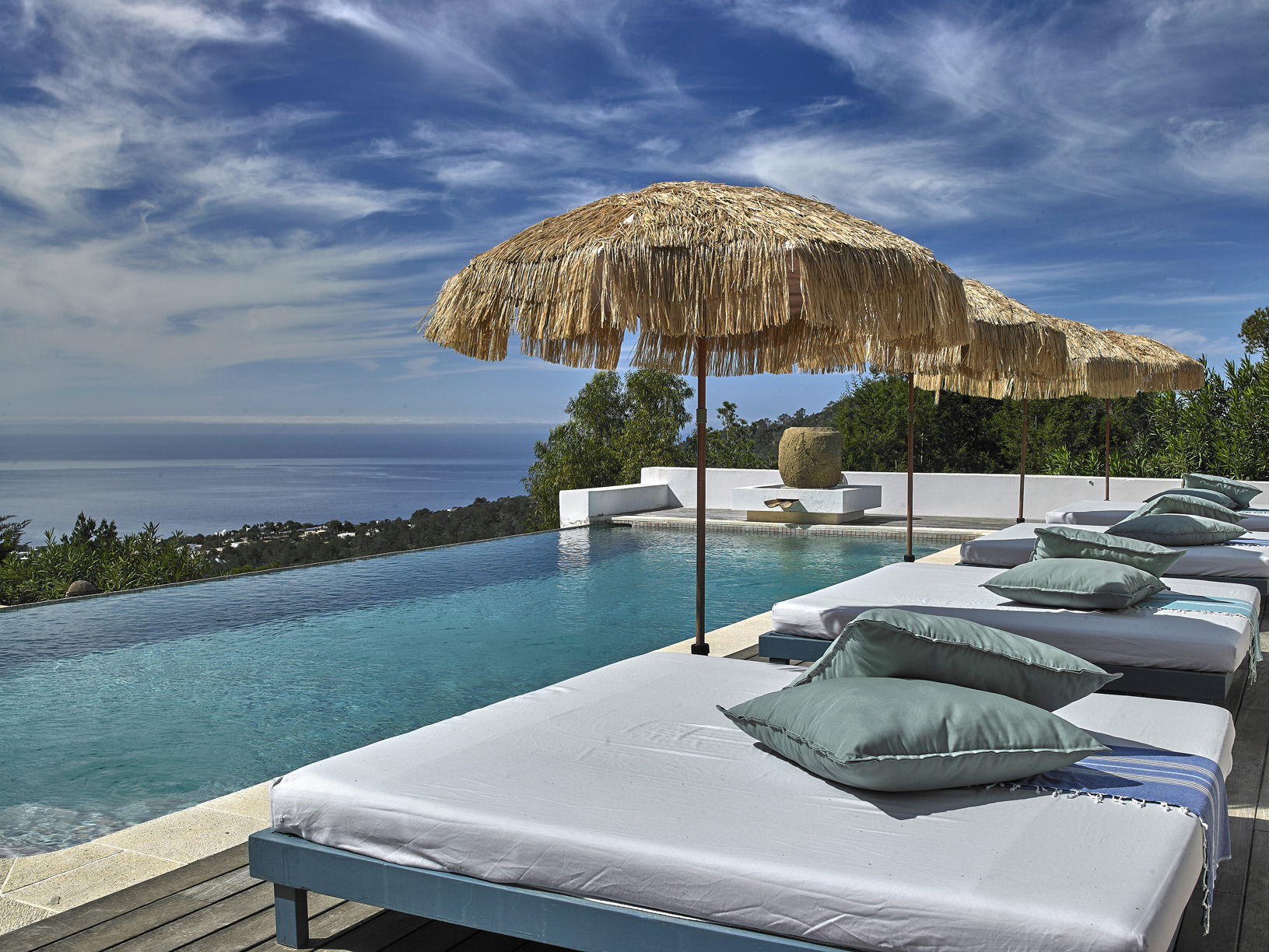 Intro image full screen