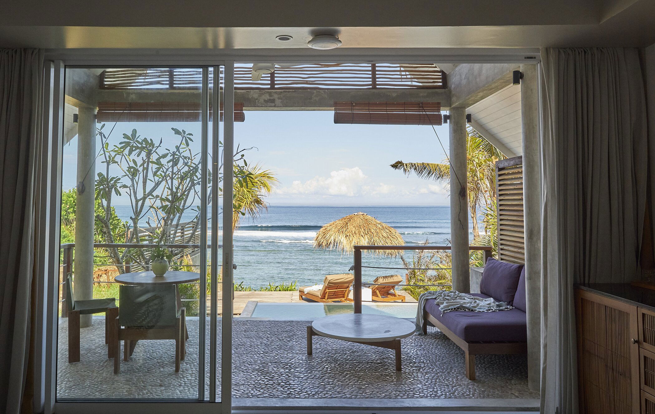 Intro image full screen