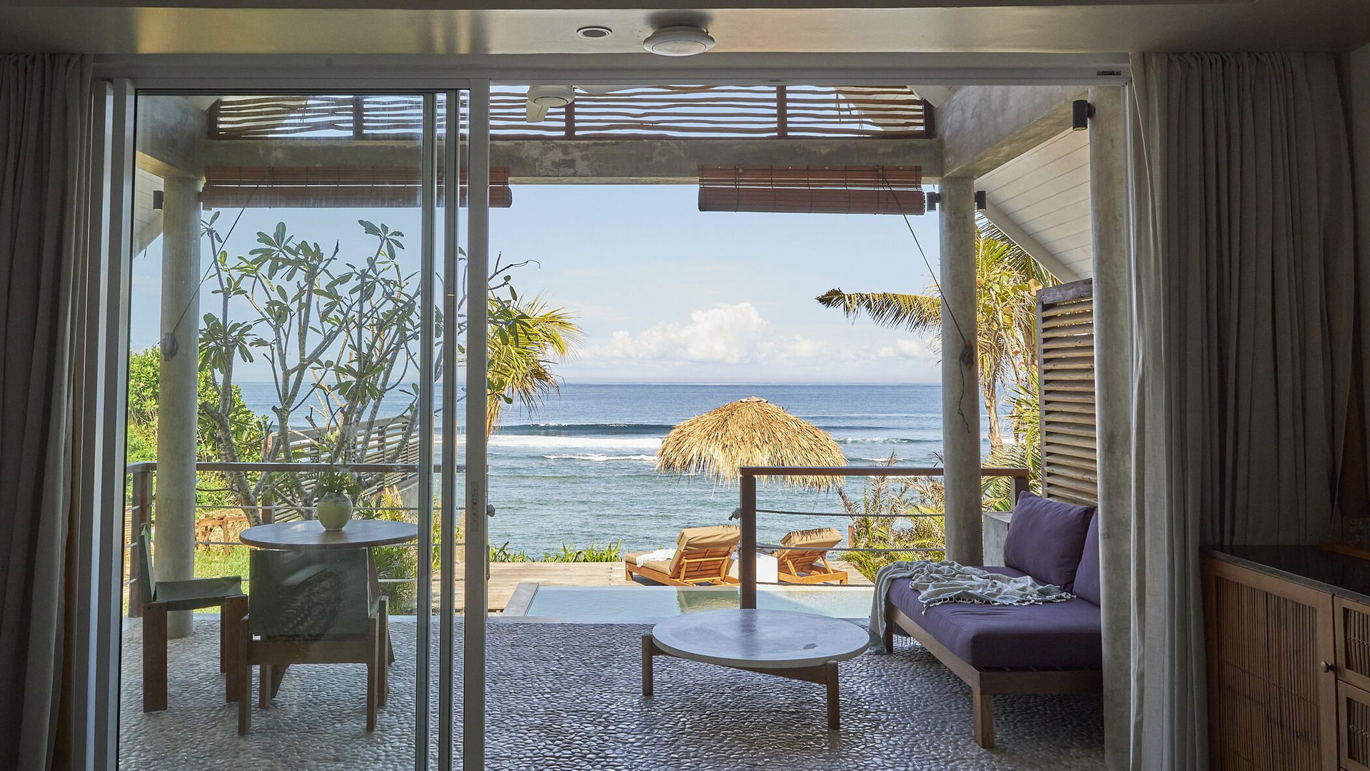 Intro image full screen