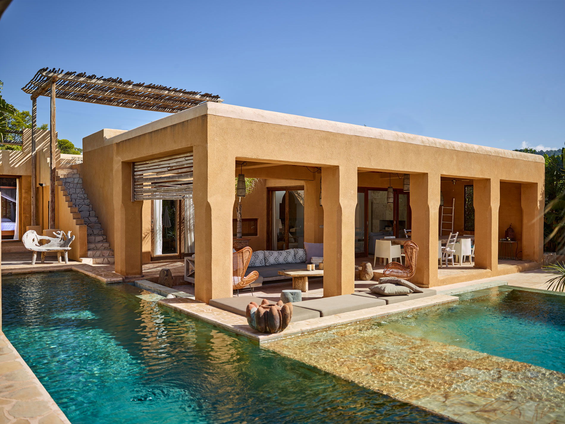 Intro image full screen