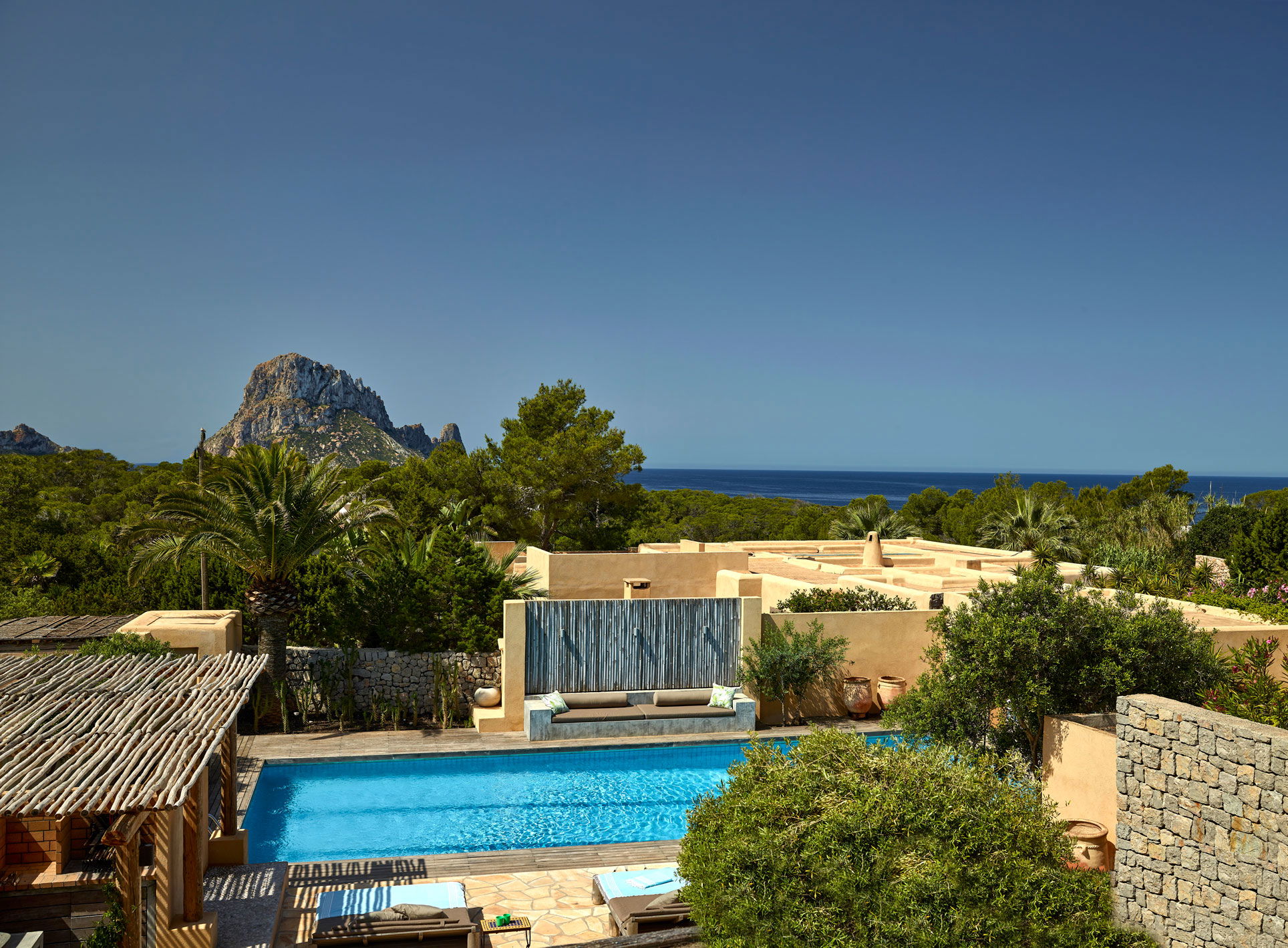 Intro image full screen