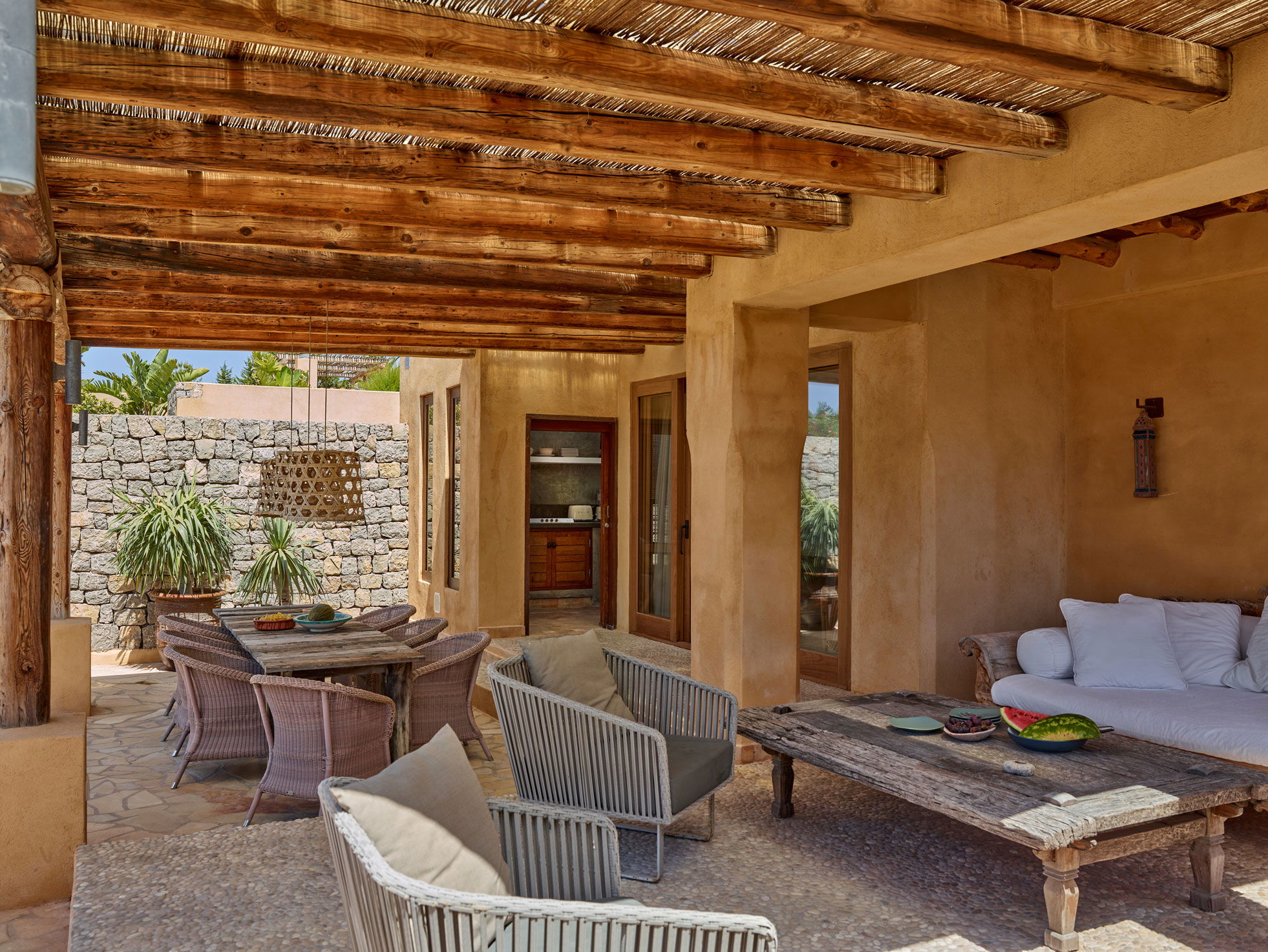 Intro image full screen