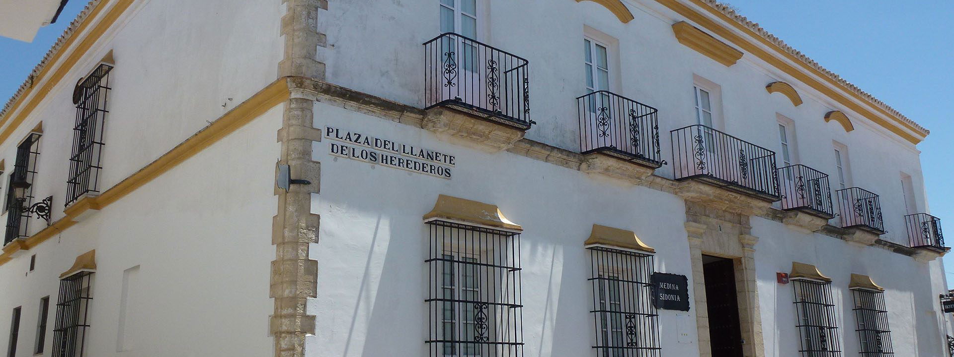 Tugasa:banner of section slide