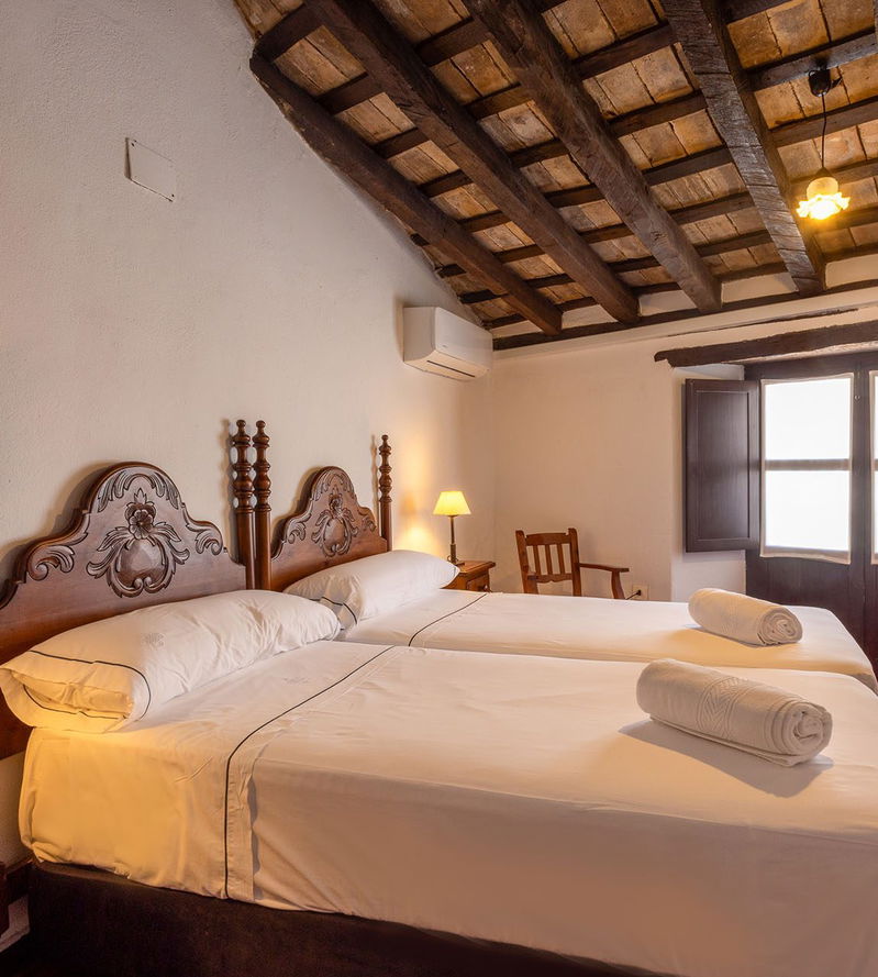 Tugasa: Promociones en las Casas Rurales Castillo de Castellar