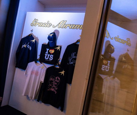 POP-UP: GRACIE ABRAMS