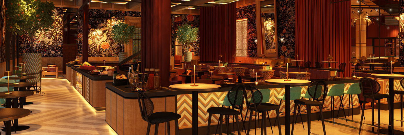 Sala del restaurante con plantas colgantes, techo de listones de madera y cortinas granates