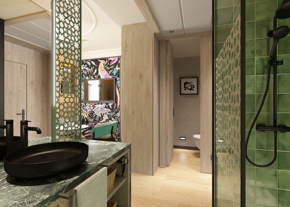 Detalle de baño con azulejo verde y papel pintado decorativo de fondo