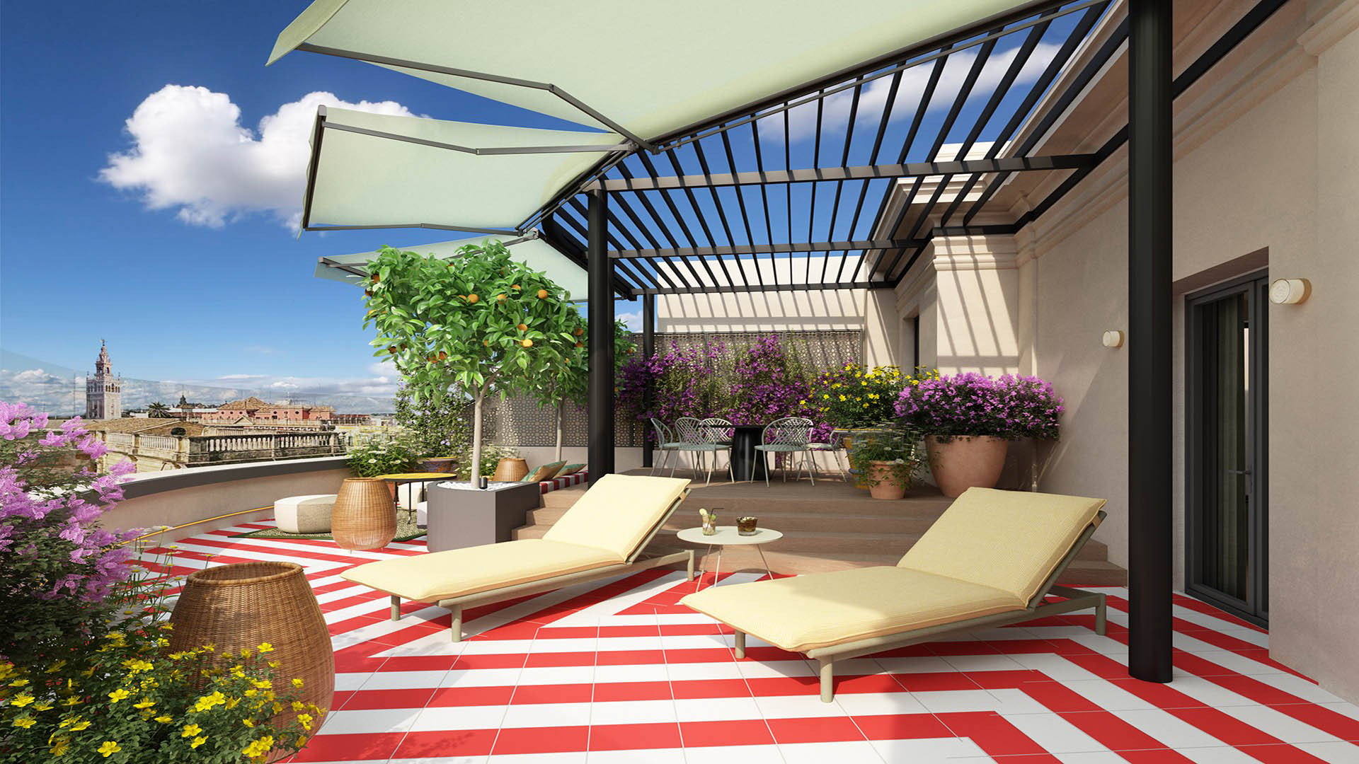 Terraza privada con dos hamacas sobre suelo de rayas rojas y blancas, pérgola con toldos, naranjo en maceta y la Giralda al fondo
