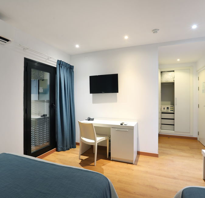 Template 7:Image from hotel