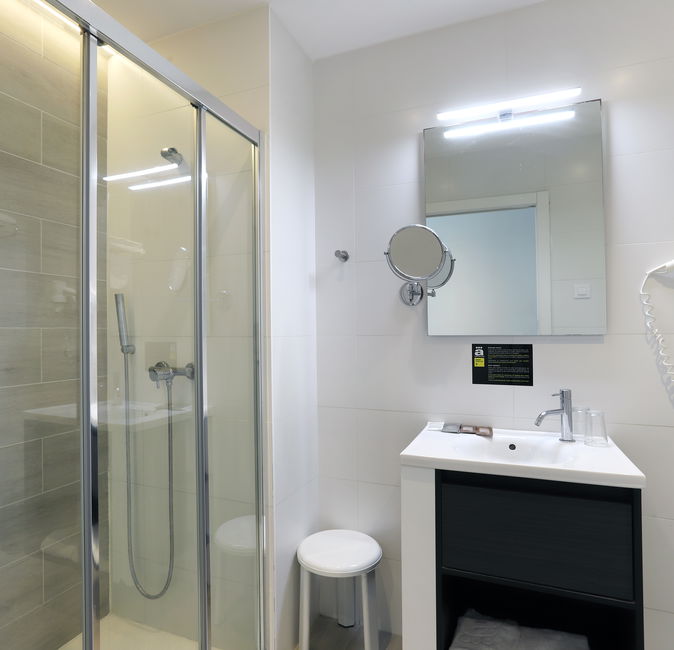 Template 7:Image from hotel