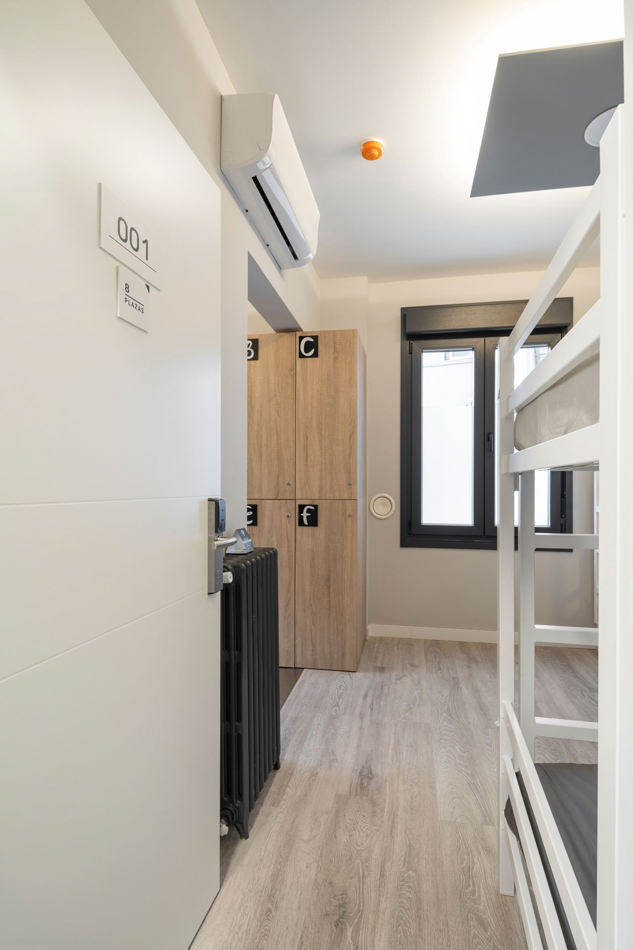 Room Cama en habitación compartida de 6 camas image