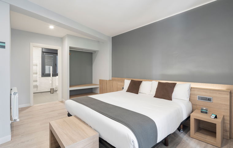 Room Cama en habitación compartida de 6 camas image