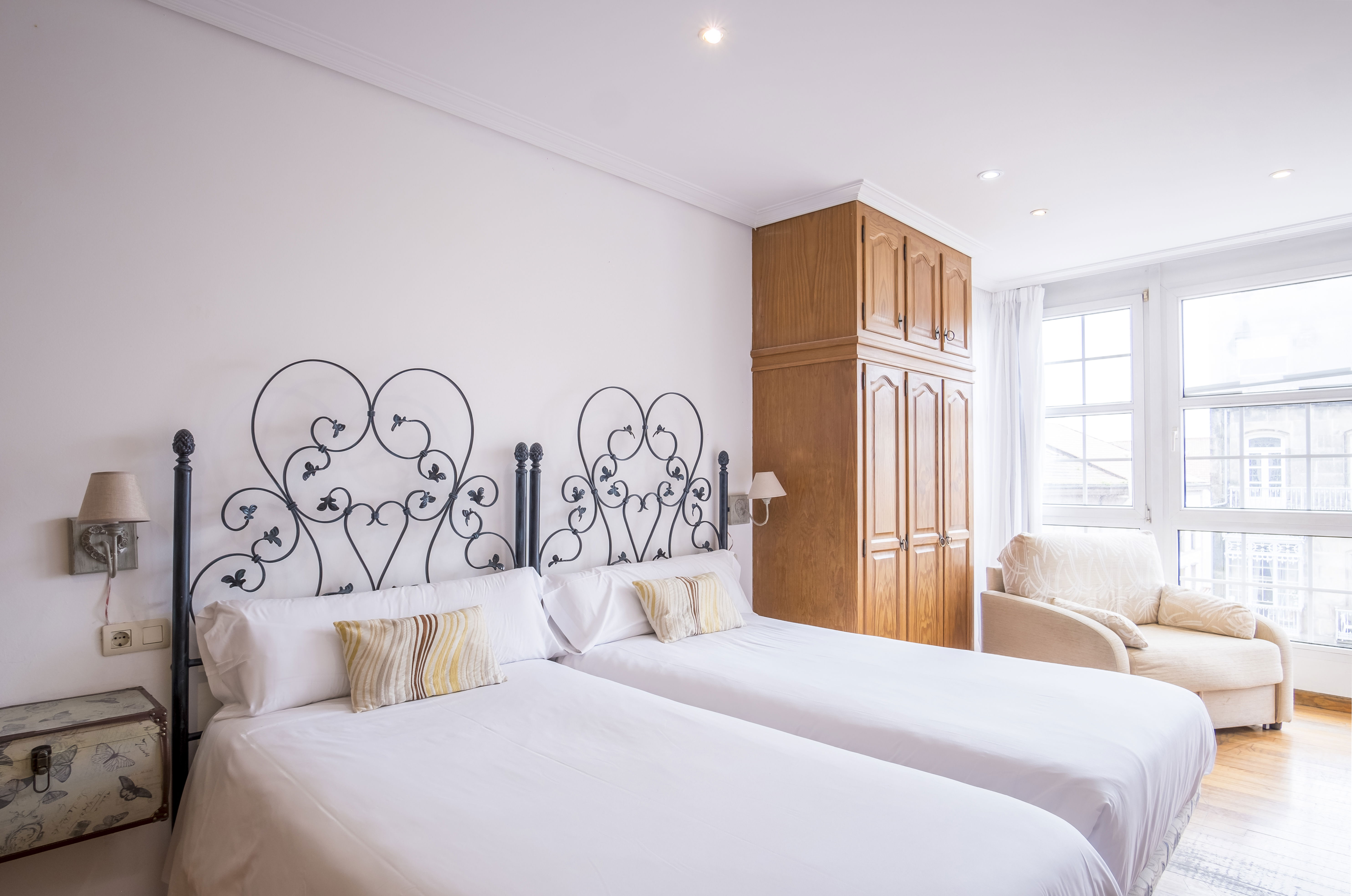 Room Estudio Económico image