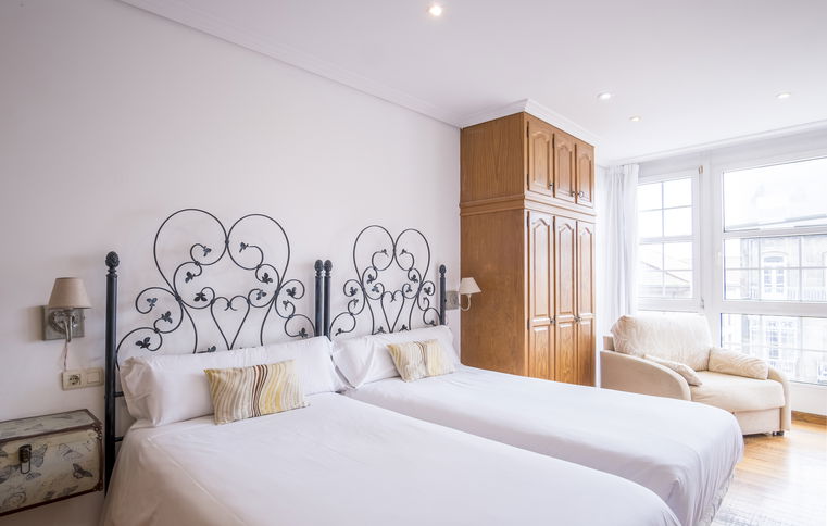 Room Estudio Económico image