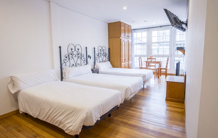 Room Estudio Económico image