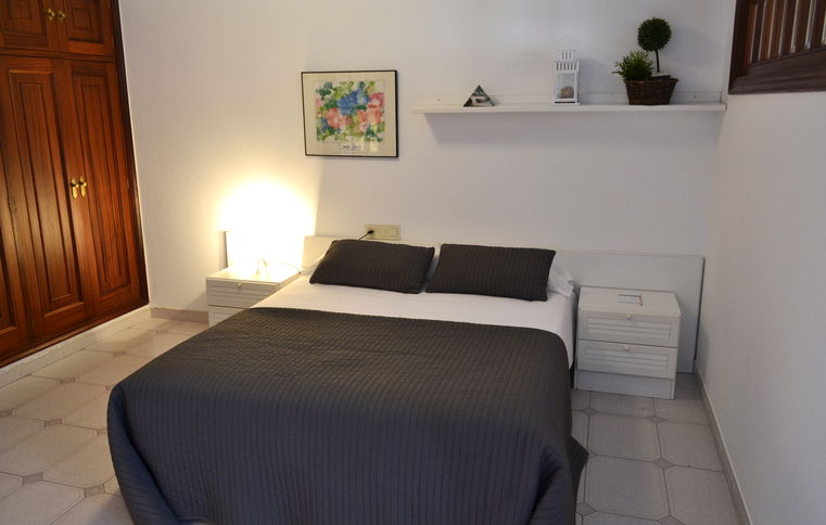 Room Estudio Económico image
