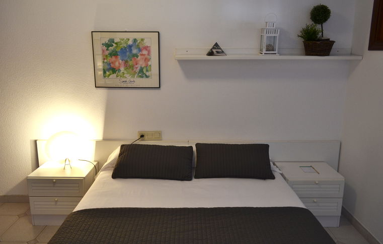 Room Estudio Económico image