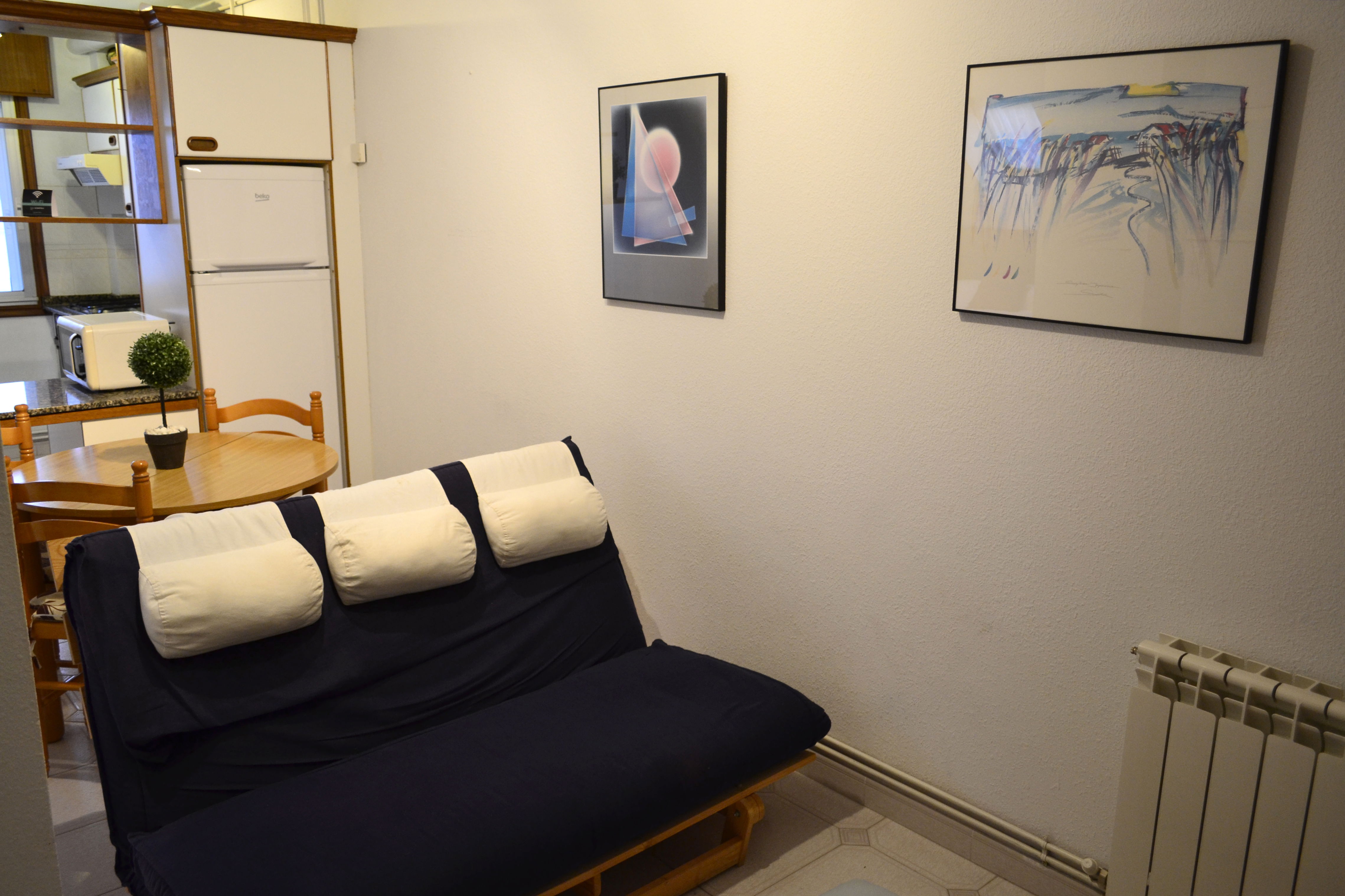 Room Estudio Económico image