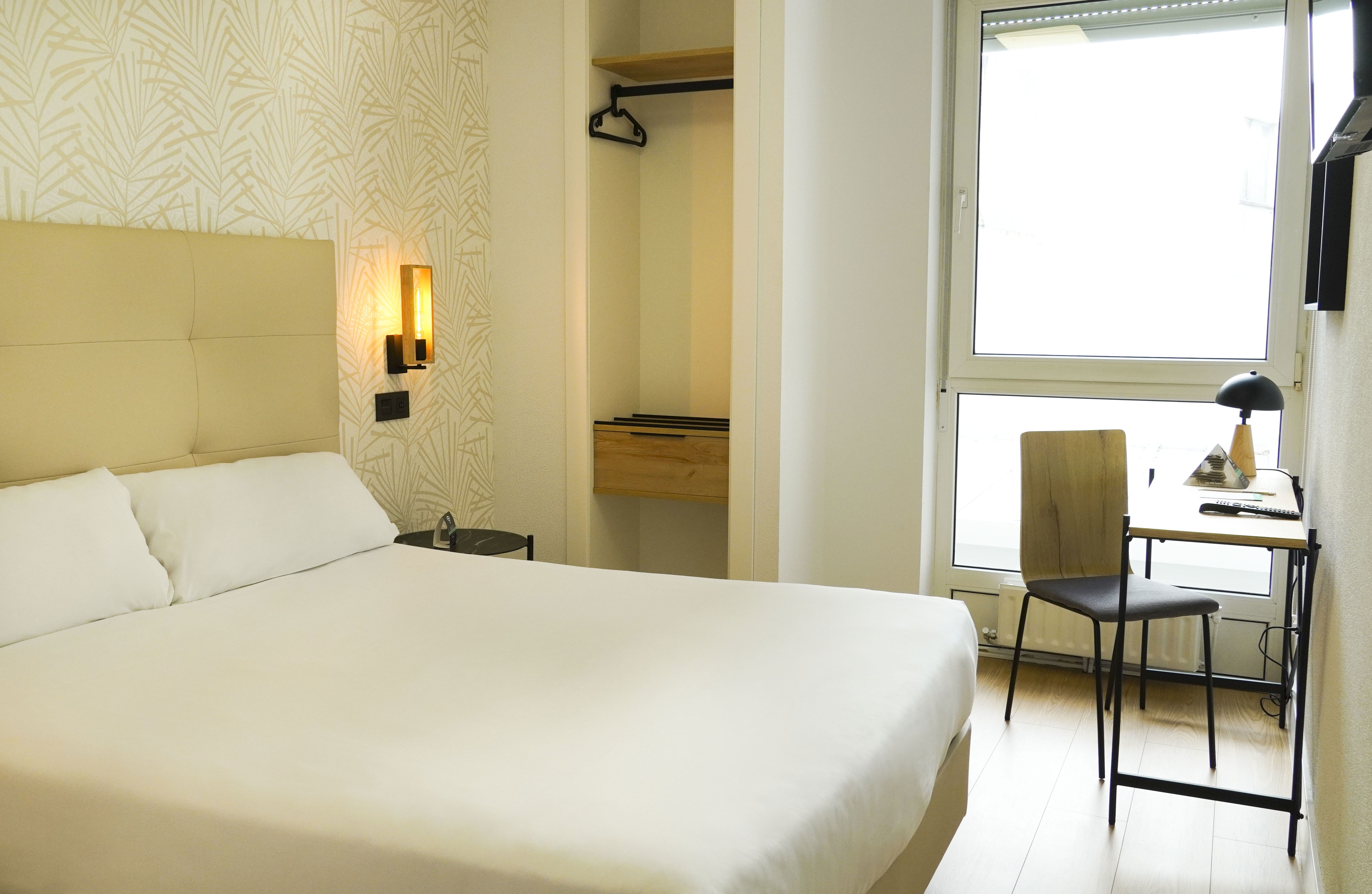 Room Habitación Individual Amplia image