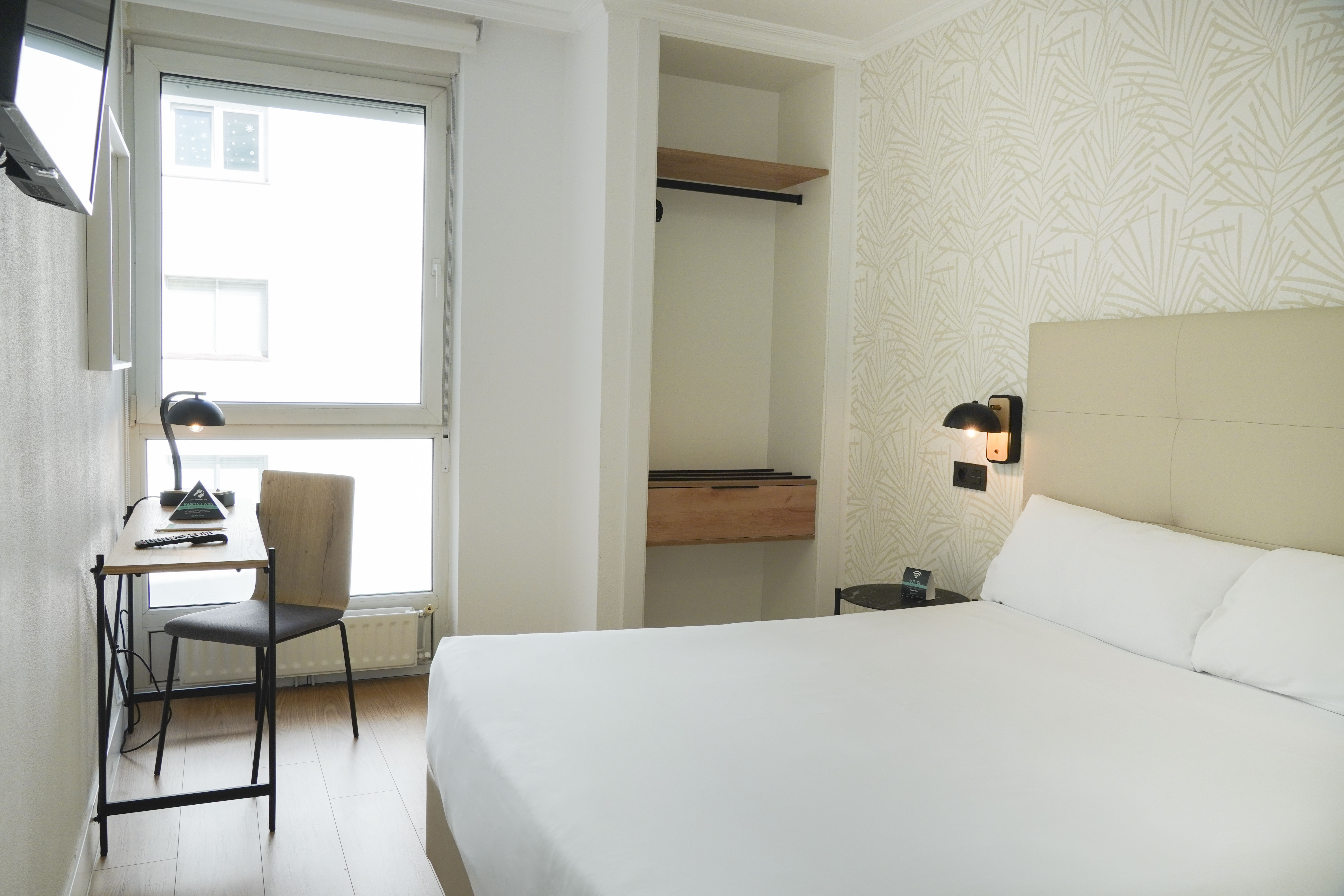 Room Habitación Individual Amplia image