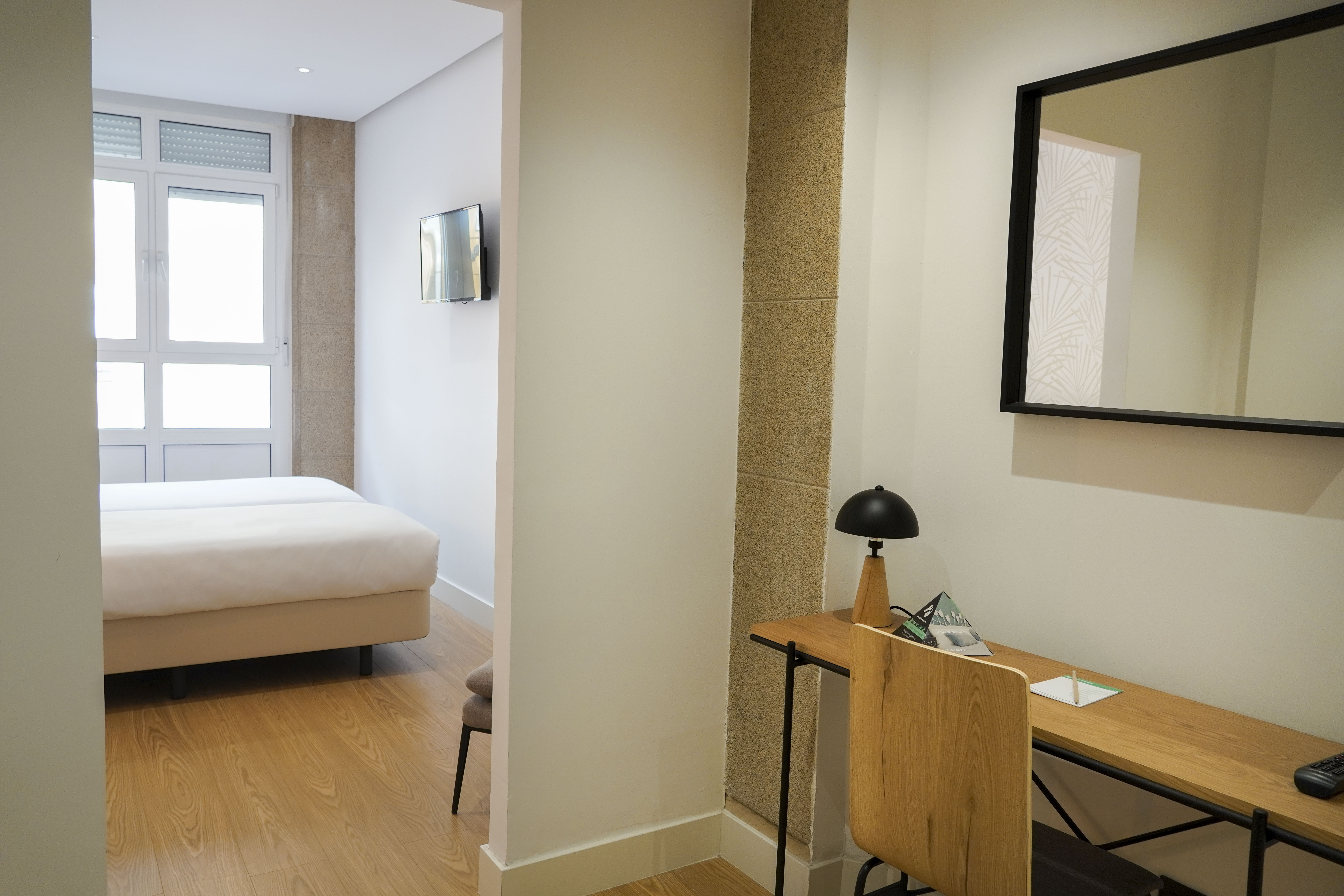 Room Habitación Individual Amplia image