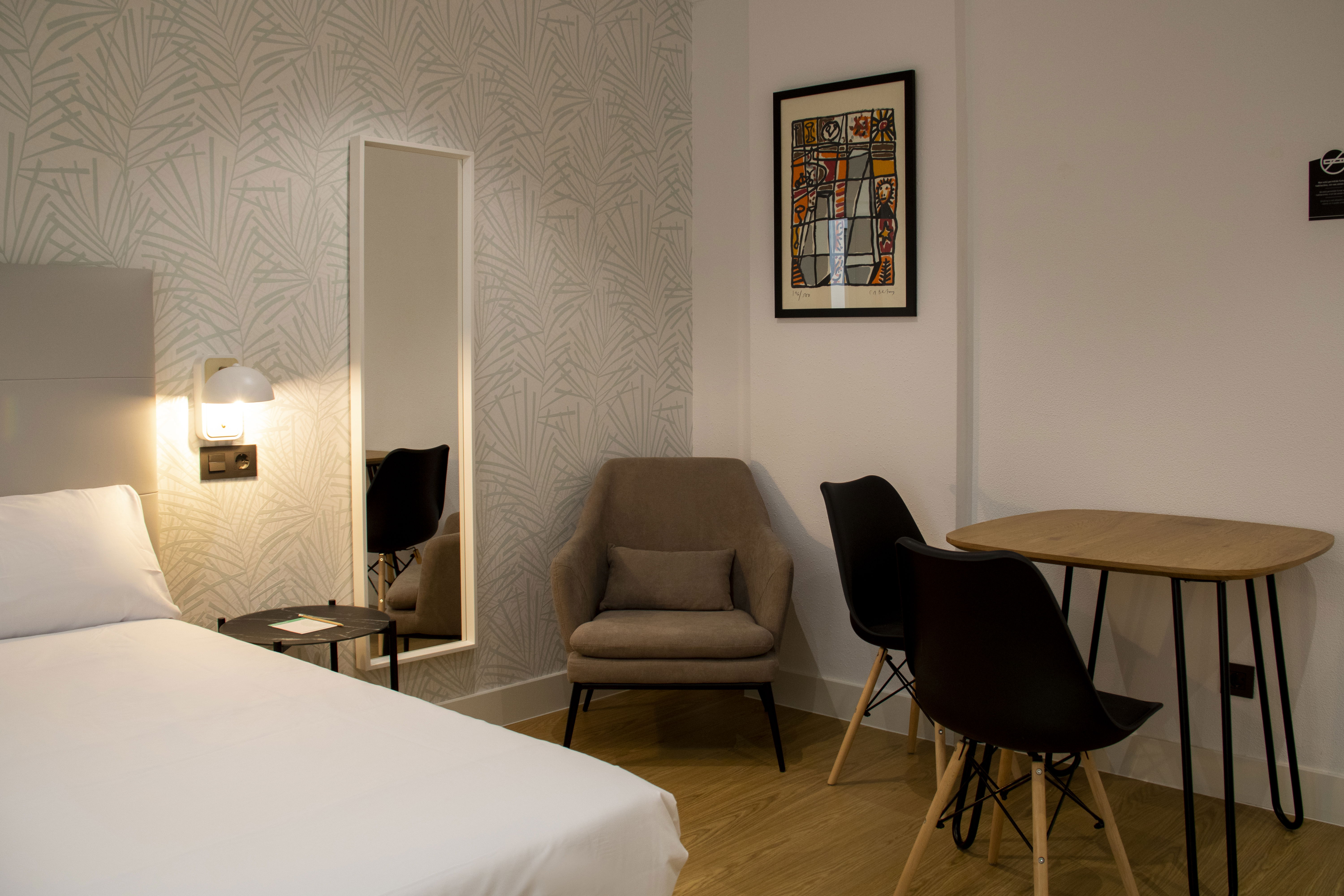 Room Habitación Individual Amplia image