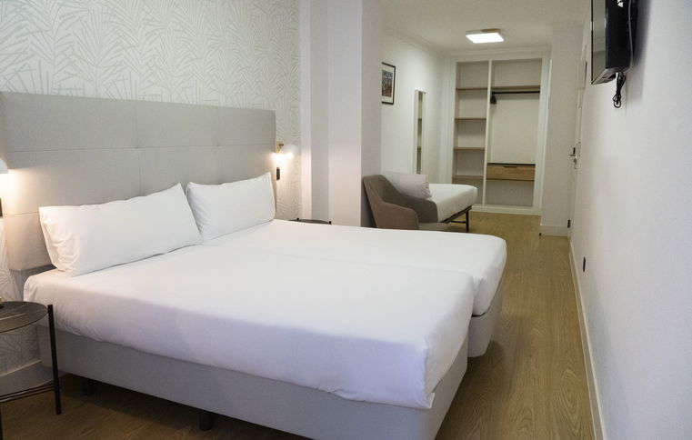 Room Habitación Individual Amplia image