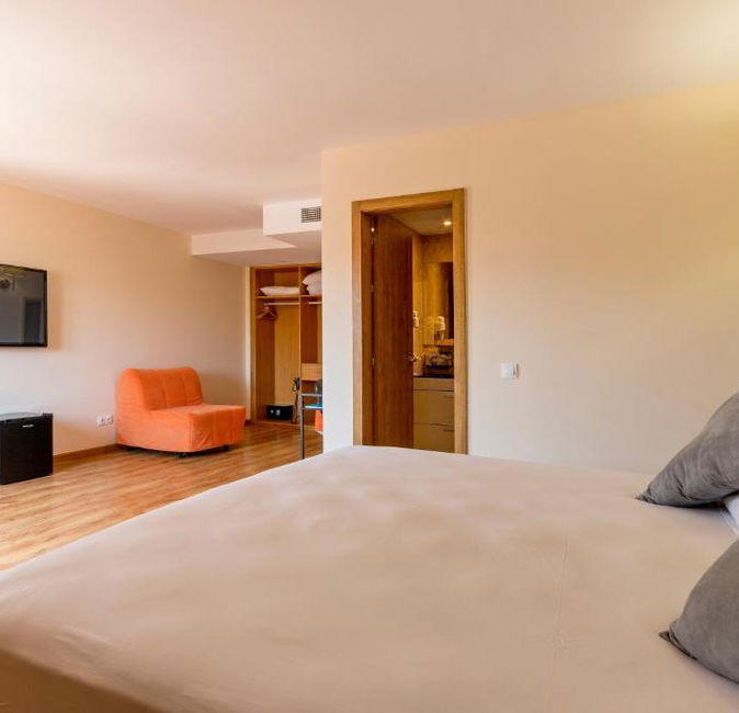 Template 7:Image from hotel