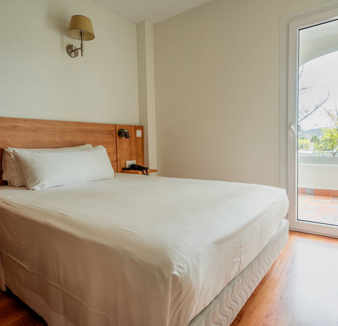 Template 7:Image from hotel