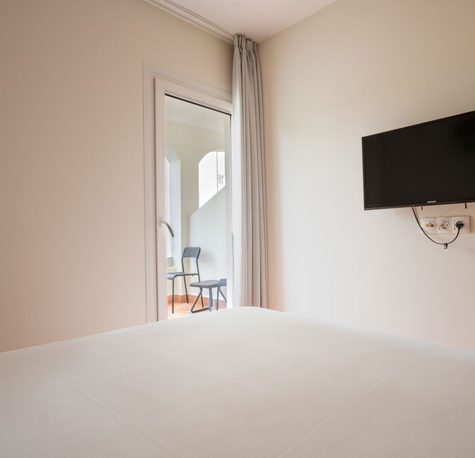 Template 7:Image from hotel