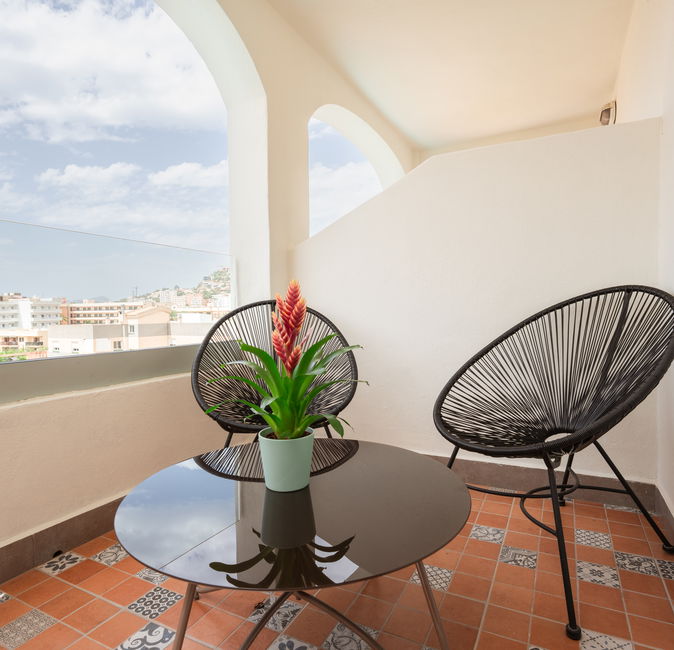 Template 7:Image from hotel