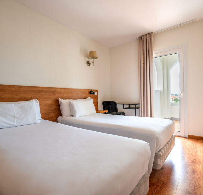 Template 7:Image from hotel